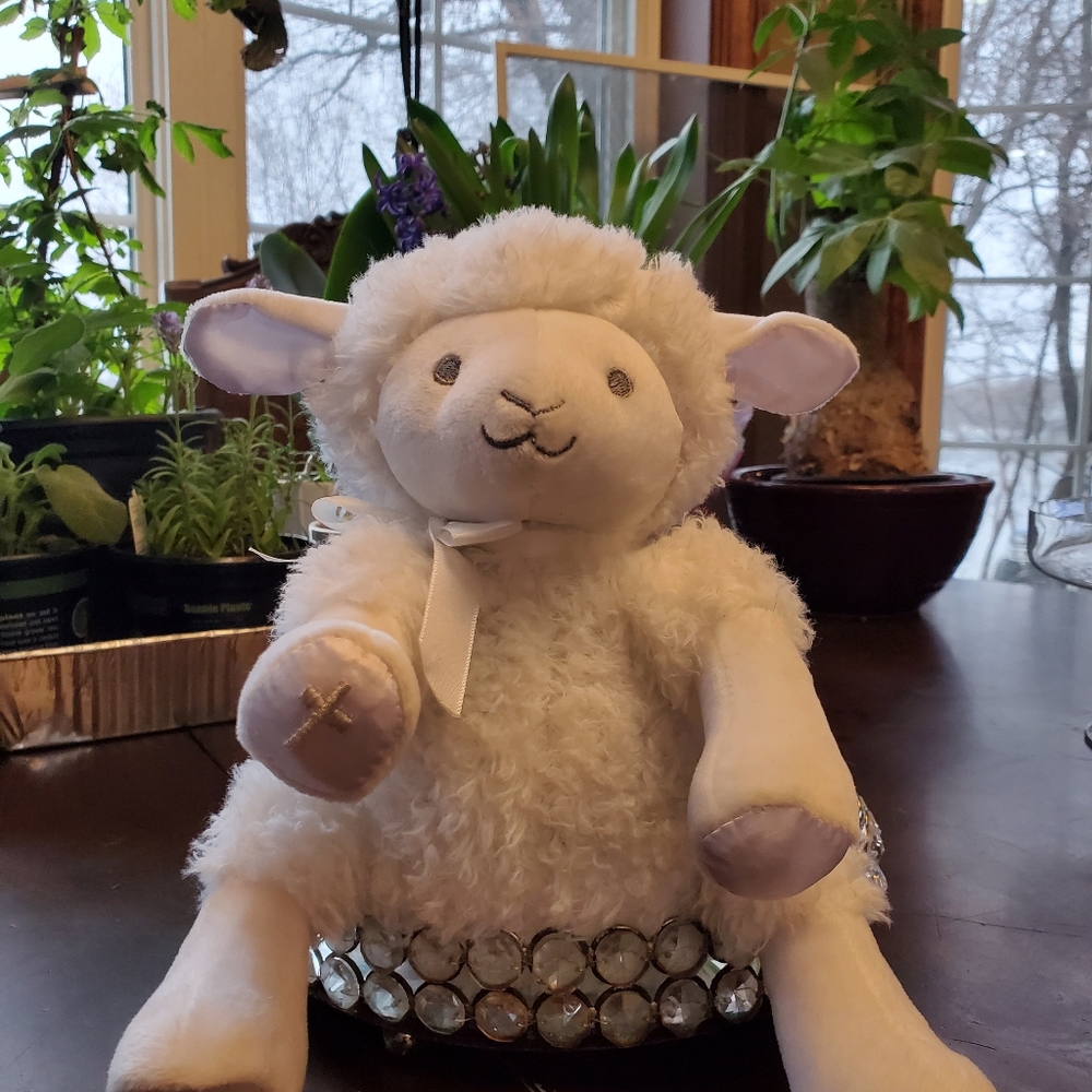 PLUSH MUSICAL & ANIMATED LAMB
